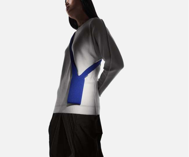 Аксесуар для захисту та комфортного використання iPhone Pocket by ISSEY MIYAKE - Long